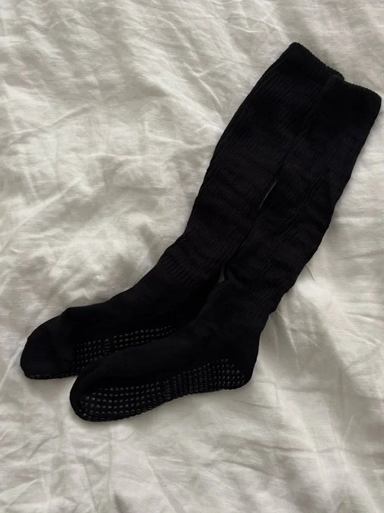 Four Pairs Cheeky Winx Pilates Scrunch Black Grip Socks - Picture 2 of 3